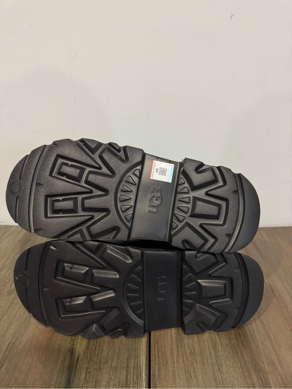 UGG CHELSEA LUG LEATHER MEN BOOTS